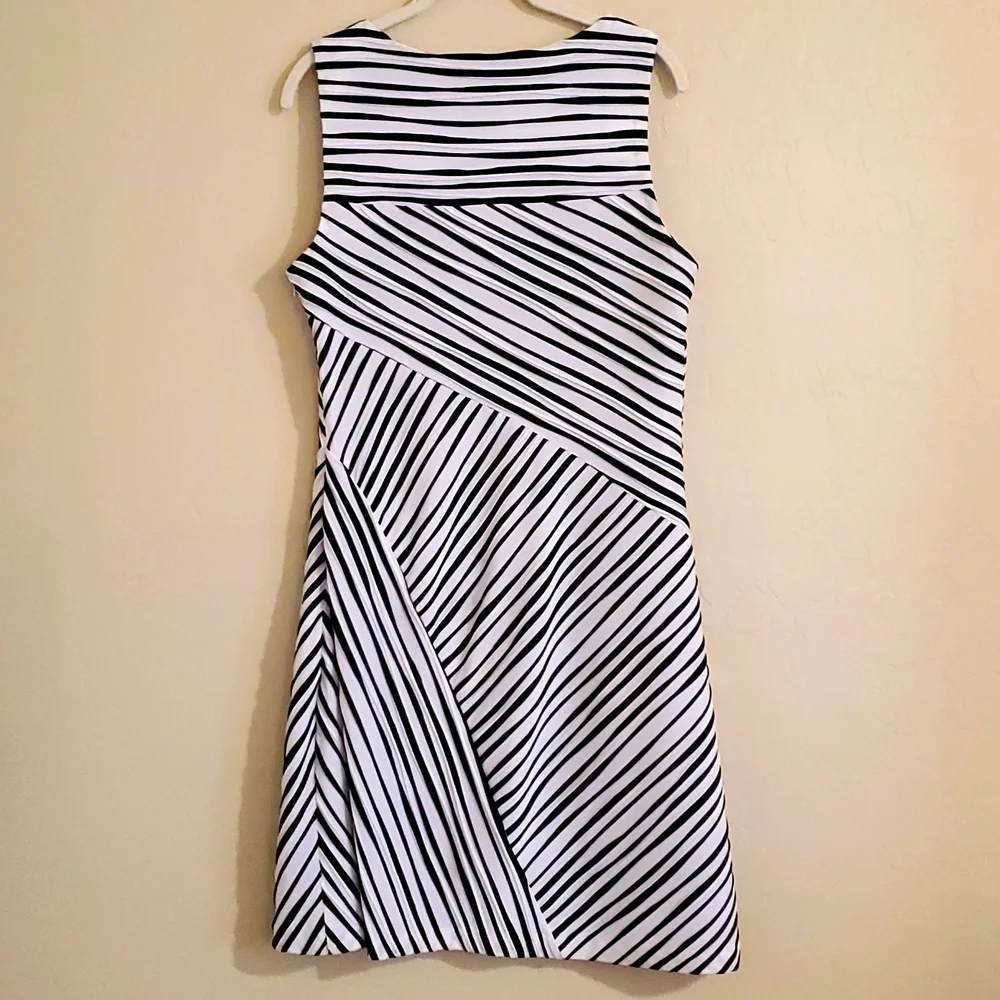 Ellen Tracy Black and White Striped Sleeveless Midi Dress Size 10